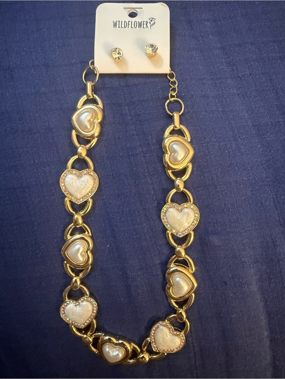 Wildflowers Gold Link Necklace with Pearl-Effect Hearts